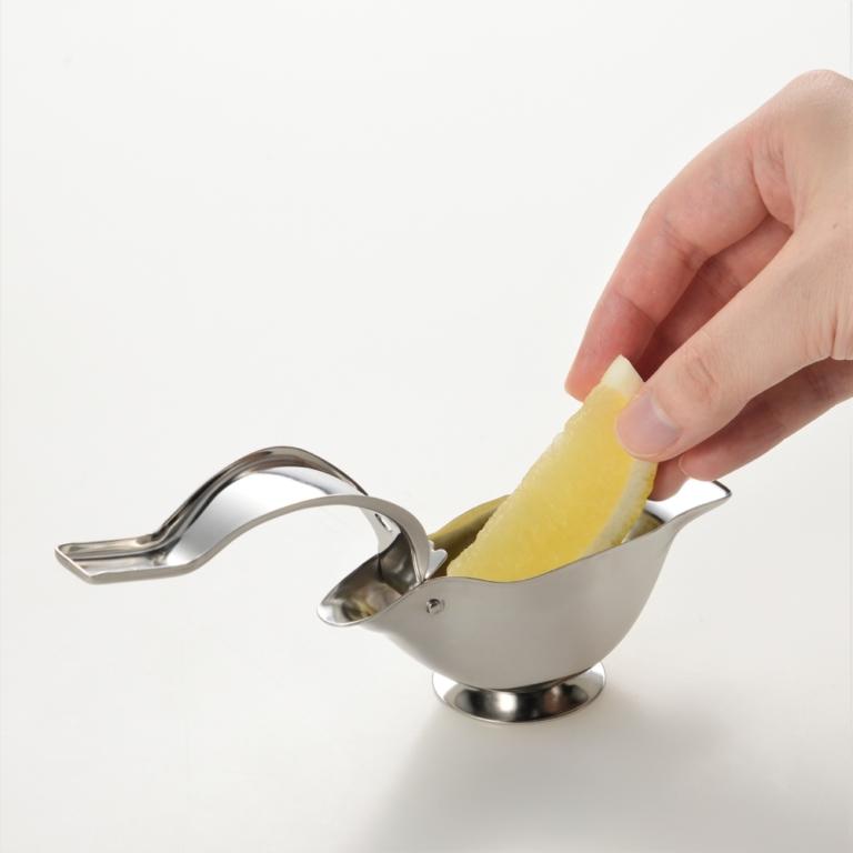 Akagawa Bird-Shaped Stainless Steel Lemon Juicer with Pourer