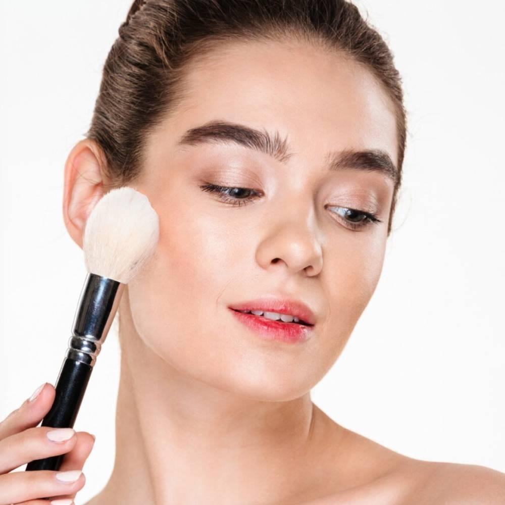 Hakuhodo Japanese Cheek Makeup Brush with Premium Ash Squirrel Hair