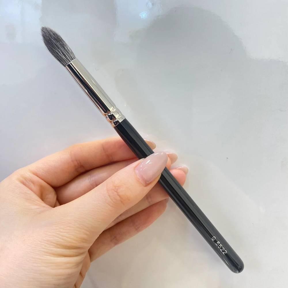 Hakuhodo Japanese Eyeshadow Brush with Ash Squirrel Goat Hair