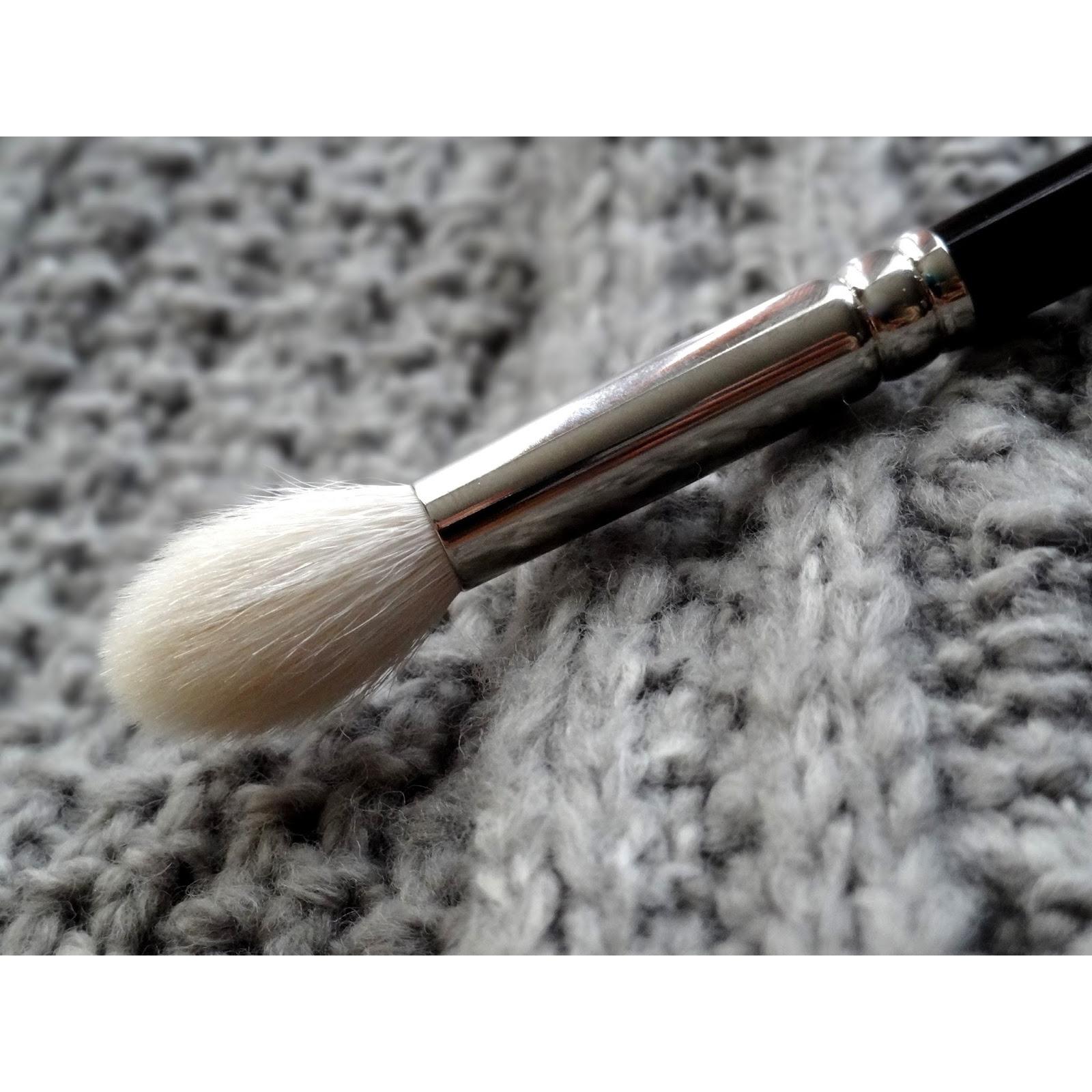 Professional Hakuhodo Japanese Eyeshadow Brush with Natural Goat Hair