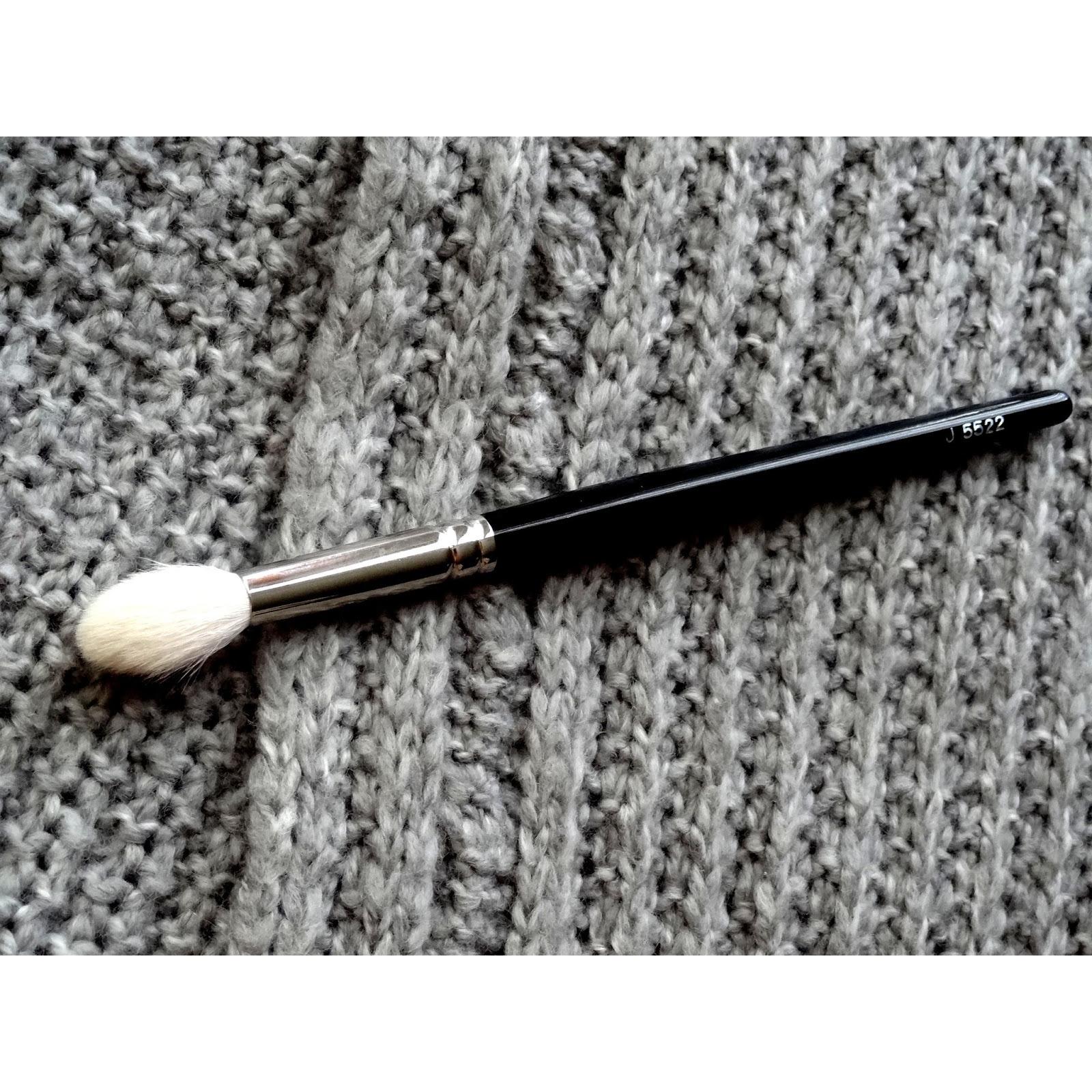 Professional Hakuhodo Japanese Eyeshadow Brush with Natural Goat Hair