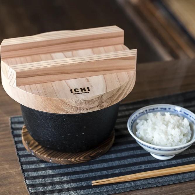 Ikenaga Cast Iron Small Rice Cooker with Wooden Lid