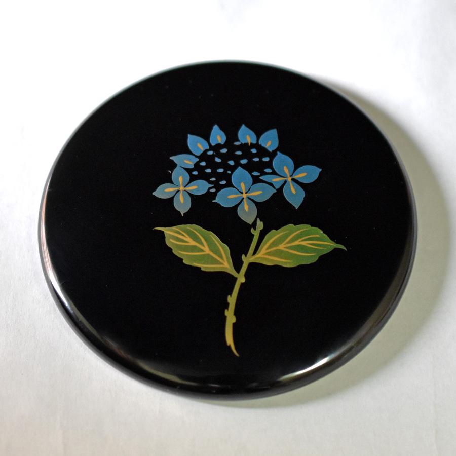 Isuke Handcrafted Compact Lacquer Mirror with Hydrangea Design and Bag