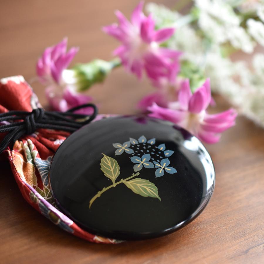 Isuke Handcrafted Compact Lacquer Mirror with Hydrangea Design and Bag