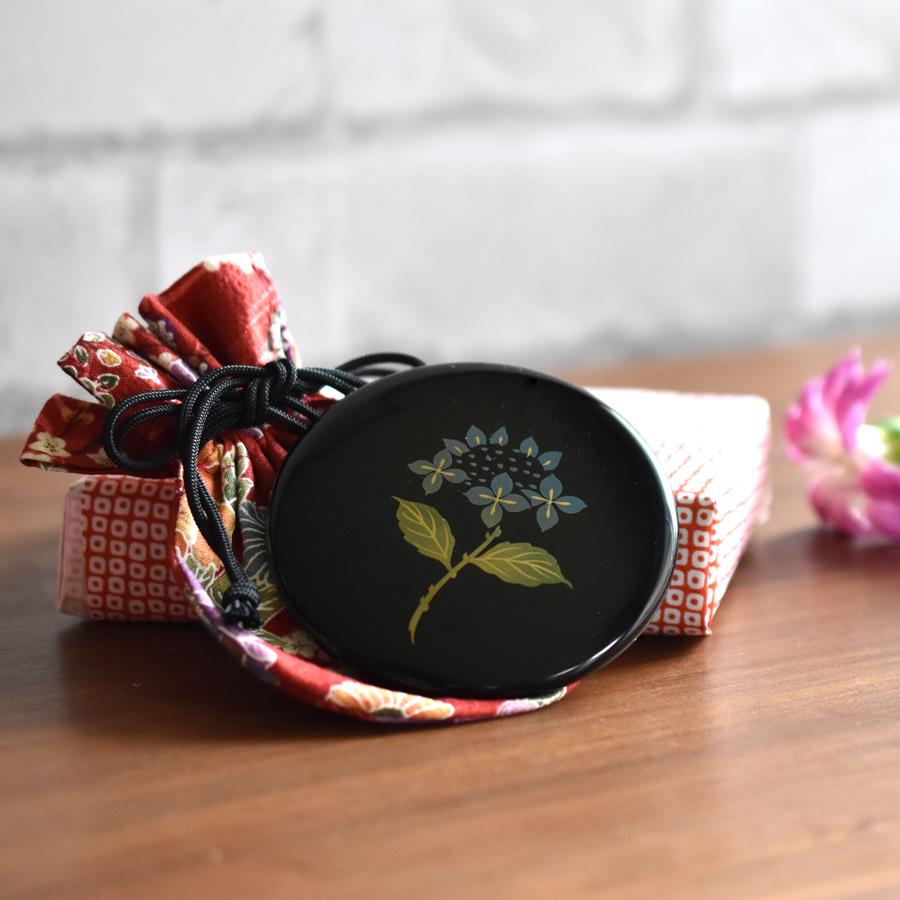 Isuke Handcrafted Compact Lacquer Mirror with Hydrangea Design and Bag