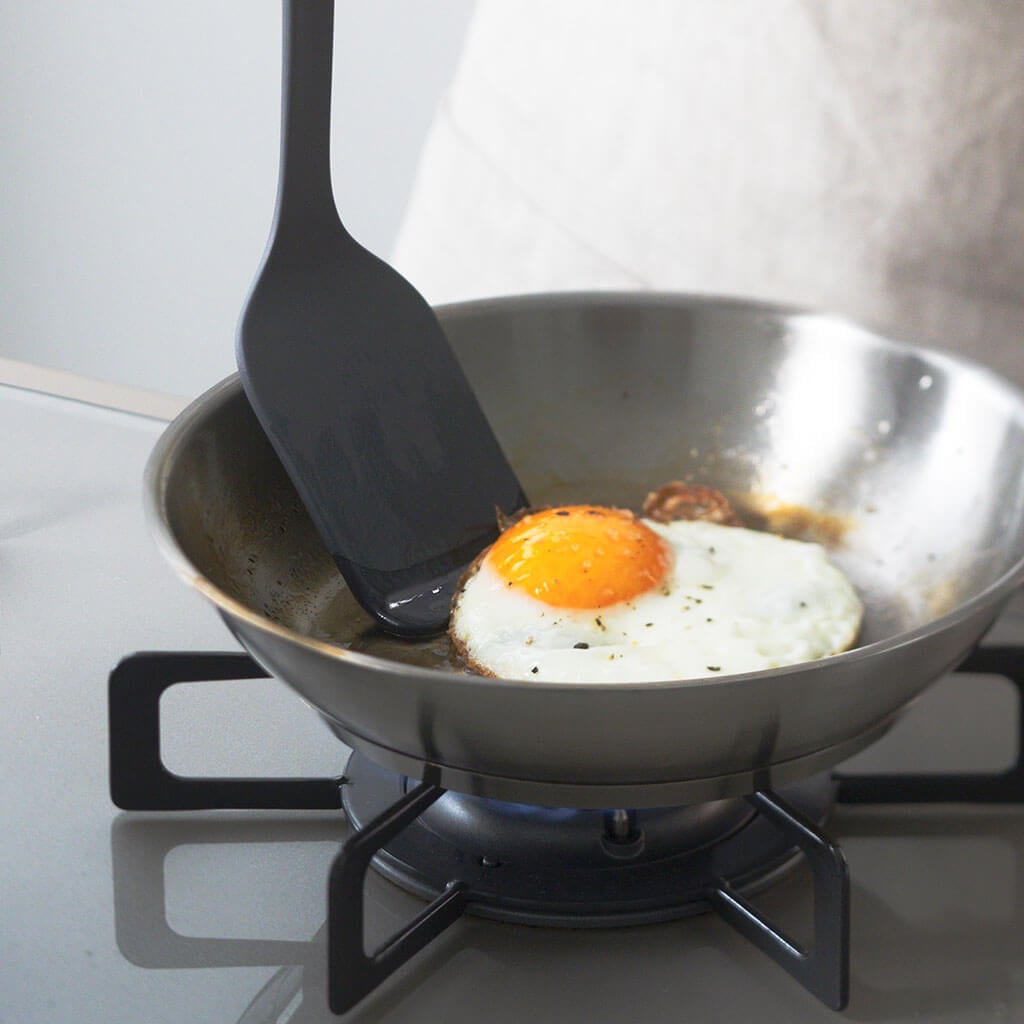 marna Turner for Small Pans, Turner for Small and Deep Pans in Dark Grey or Grey, Flexing Silicone Tip Slides Under Food From Any Angle, Heat Resistant to 230 Degrees C, 28.7 cm Long, Made in China, 6.5 x 5.6 x 28.7 cm and 56 g, Dark Grey or Grey