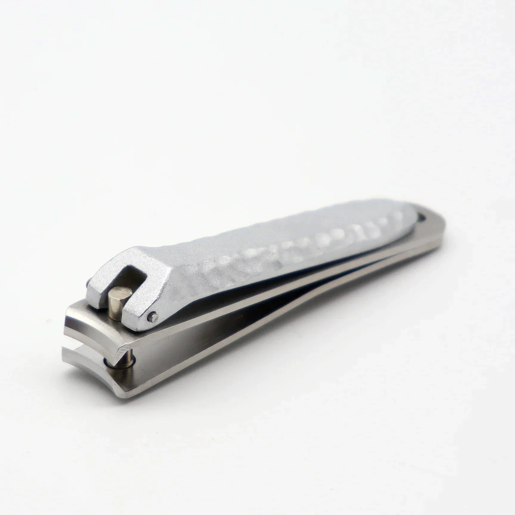 Kiya Premium 82mm Hammered Steel Nail Clipper with black tsuchime finish and built-in file