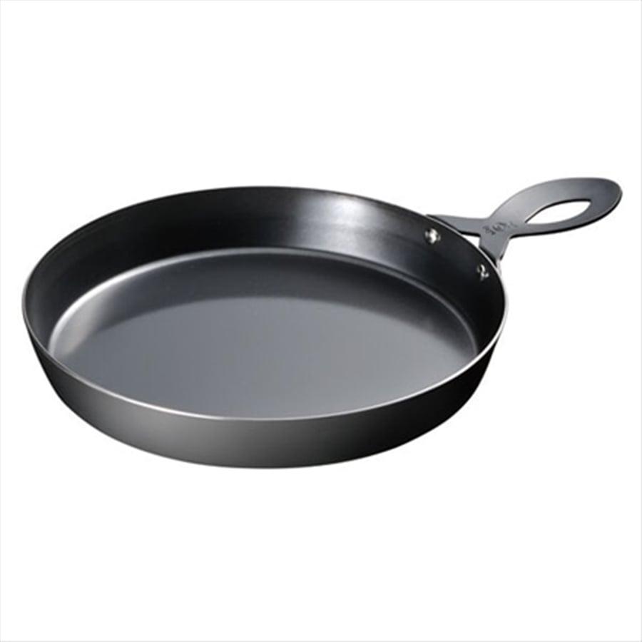 Leye Small Iron Pizza Plate for Broiler Grill 28x20x3.5cm showing a crispy pizza being served