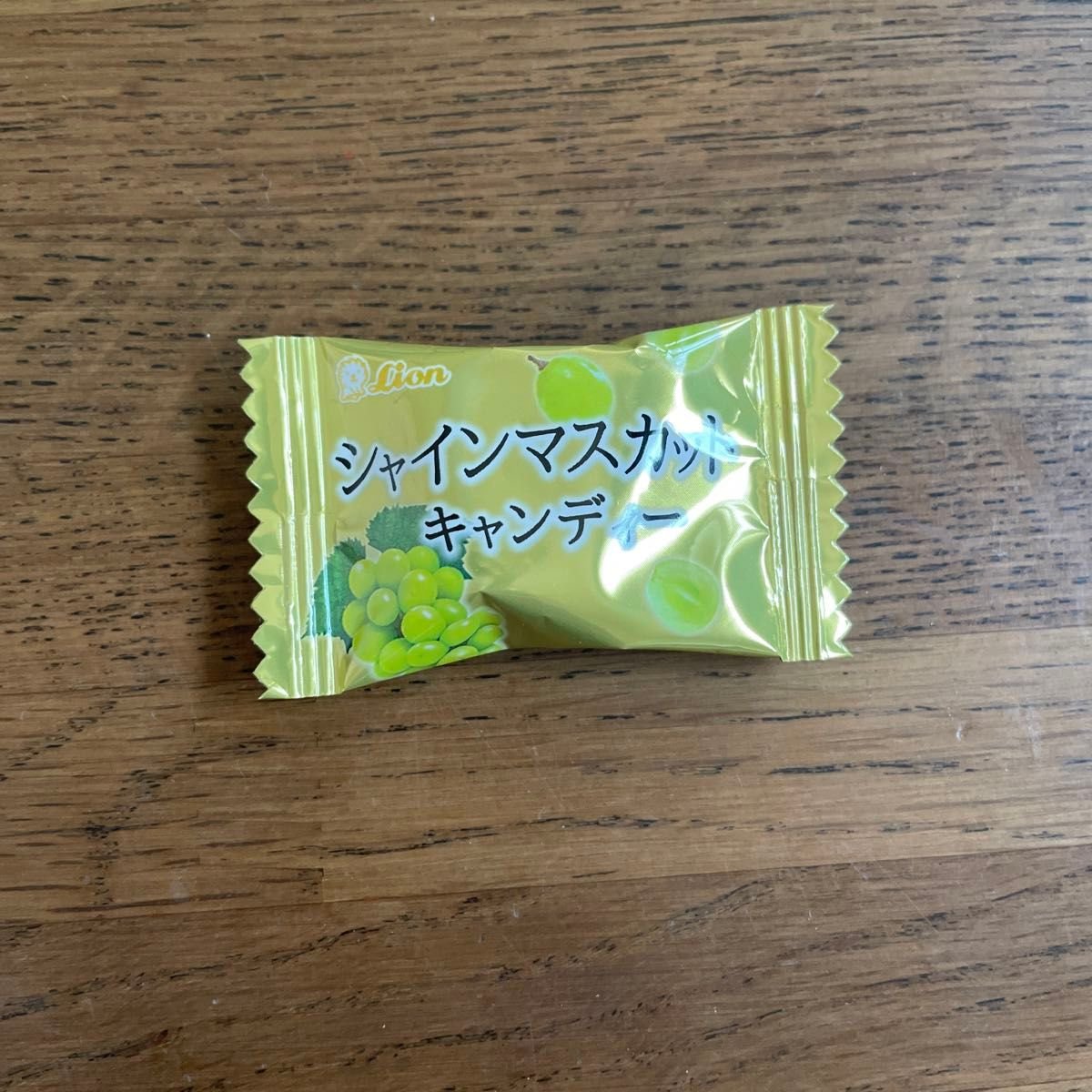 Lion Shine Muscat Grape Hard Candy Vitamin B6 – 71g