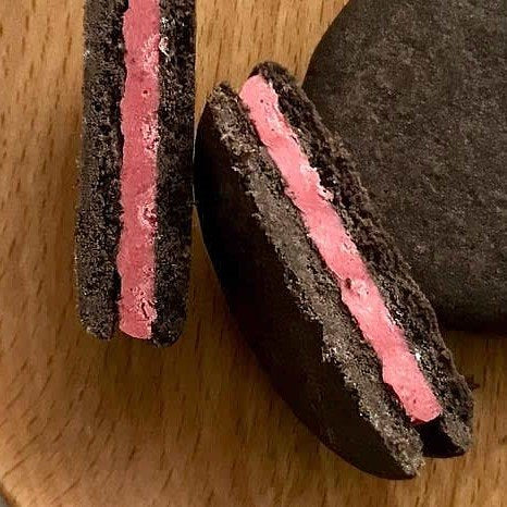 Meiji Rich Chocolate Strawberry Sandwich Cookies – Pack of 5