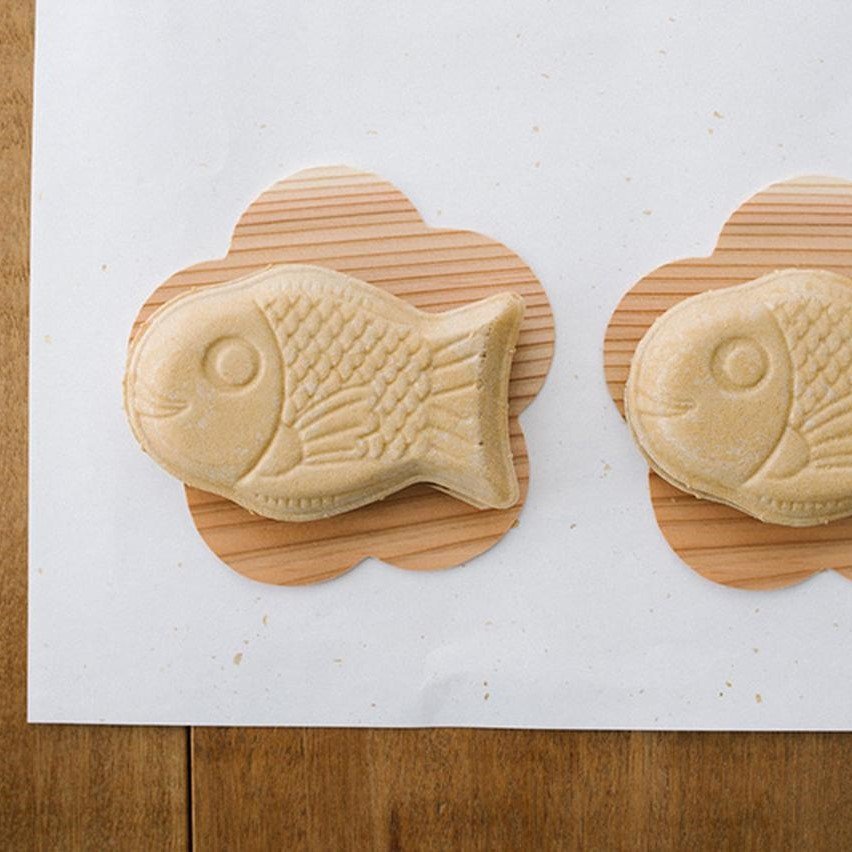 Meito Pukupuku Chocolate Filled Fish-Shaped Monaka Wafer Pack of Ten