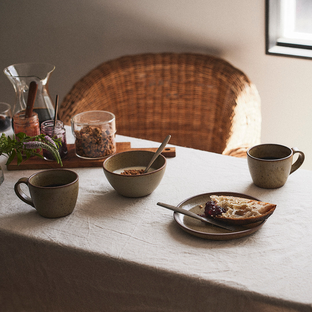 KINTO TERRA Earthenware Bowl 135 mm, TERRA Earthenware Bowl 135 mm in Beige or Black Holding 500 mL, Microwave, oven-safe up to 300 degrees c and dishwasher safe, Made in Japan, 13.5 x 13.5 x 6.5 cm and 300 g, Beige or Black