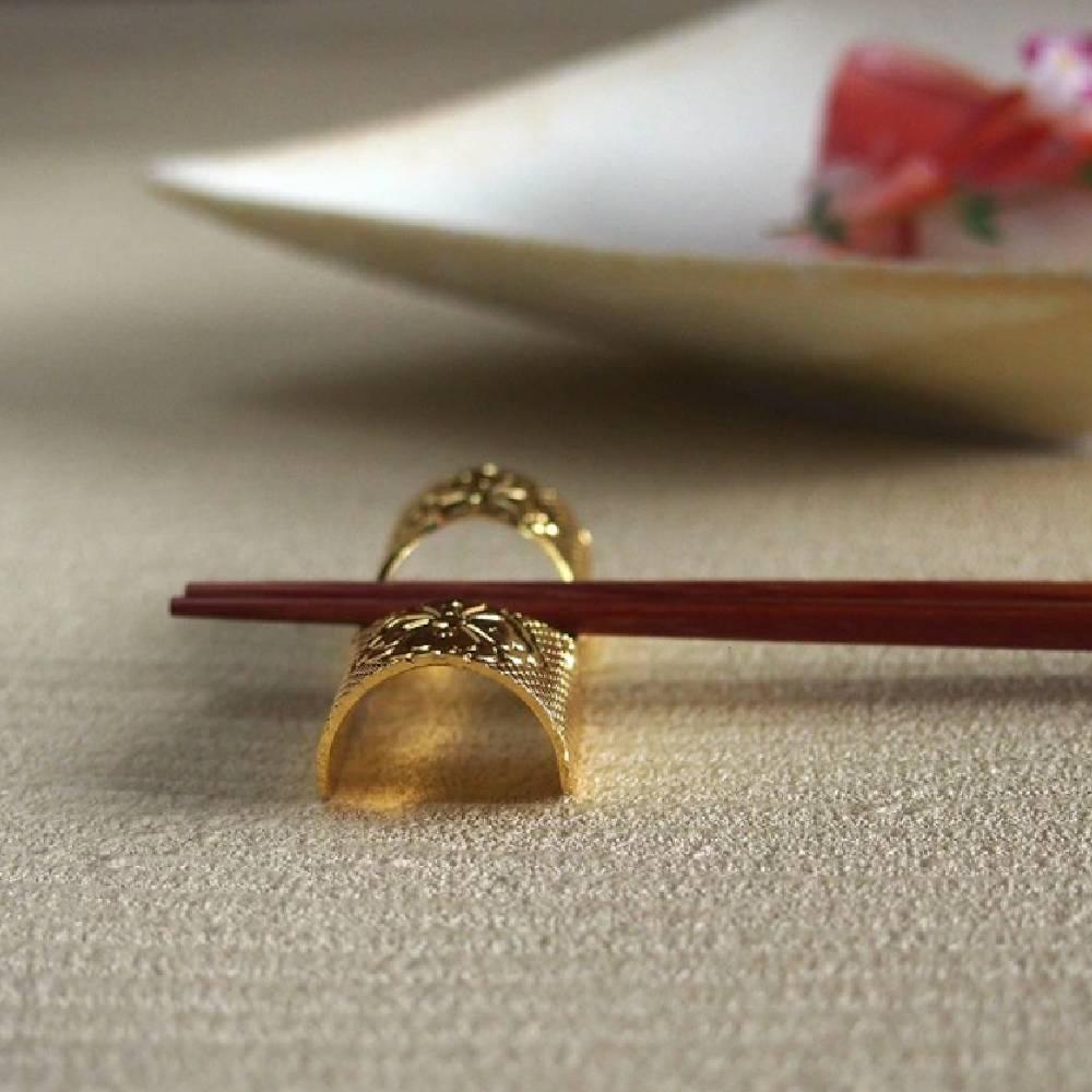 Tanabe Elegant Gold Chopstick Rest with Traditional Japanese Pattern