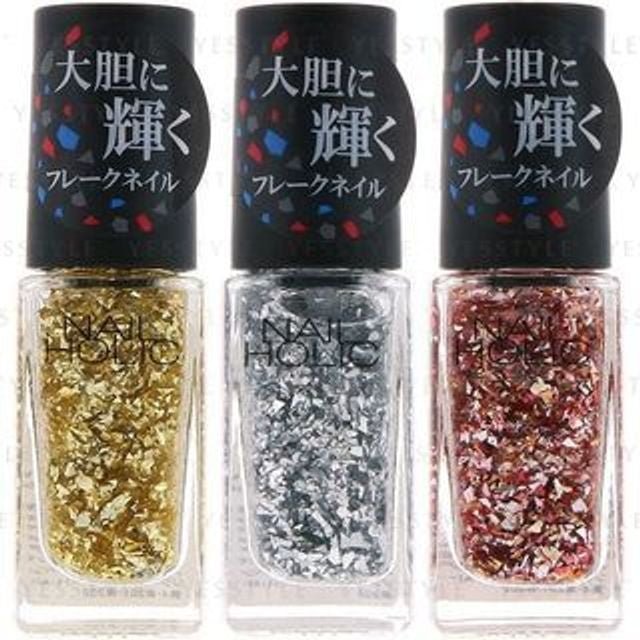 Kose Nail Holic Party Flake: Close-up of glitter top coat with dazzling shimmer effect
