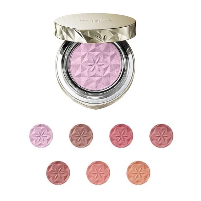 Kose DECORTE AQ Blush - Close-up of the blush compact showcasing the smooth texture and radiant color.