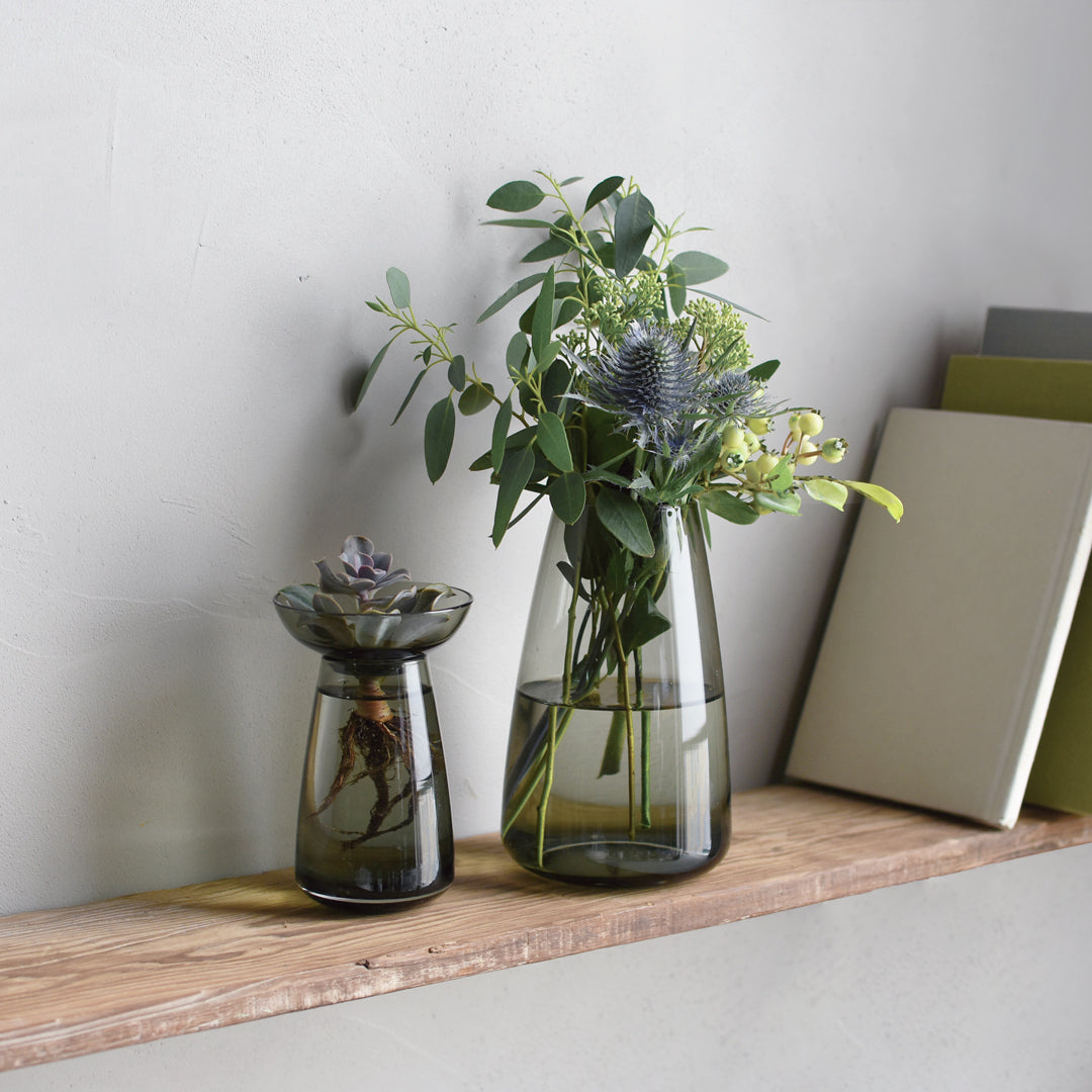 KINTO AQUA CULTURE Glass Vase 80 mm, AQUA CULTURE Glass Vase 80 mm in Clear, Blue or Grey, Soda Glass Vase Holding 200 mL, Wash With Care, Made in China, 8 x 8 x 13 cm and 180 g, Clear or Blue or Grey