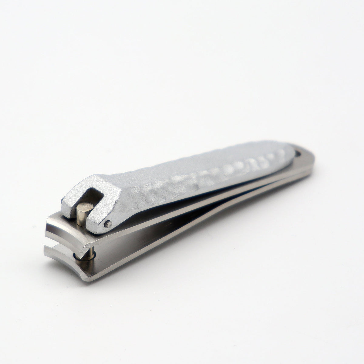 KIYA hammered nail clipper — hero