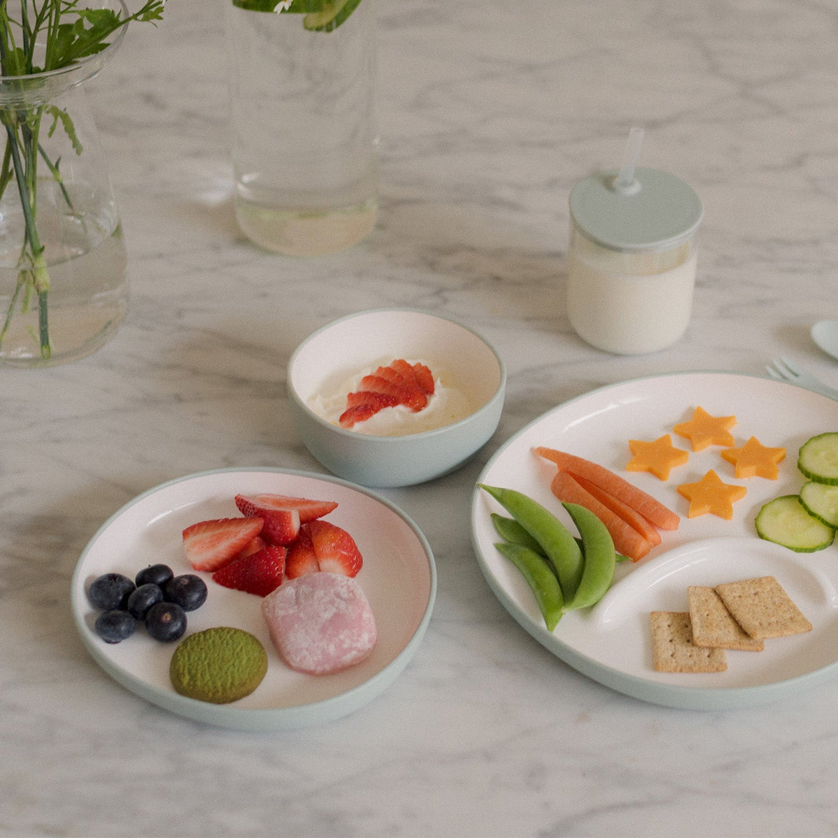 KINTO BONBO Polypropylene Plate 170 mm, BONBO Polypropylene Plate 170 mm in 4 Colours, Microwave and dishwasher safe, Made in China, 17 x 16 x 2.6 cm and 100 g, Ivory or Light Blue Grey or Earth Yellow or Earth Orange