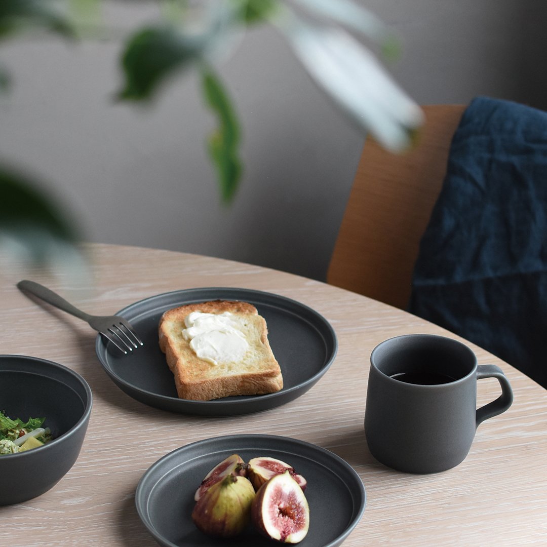 KINTO FOG Porcelain Plate 160 mm, FOG Porcelain Plate 160 mm in Ash White or Dark Grey, Microwave and dishwasher safe, Made in Japan, 16 x 16 x 2 cm and 260 g, Ash White or Dark Grey