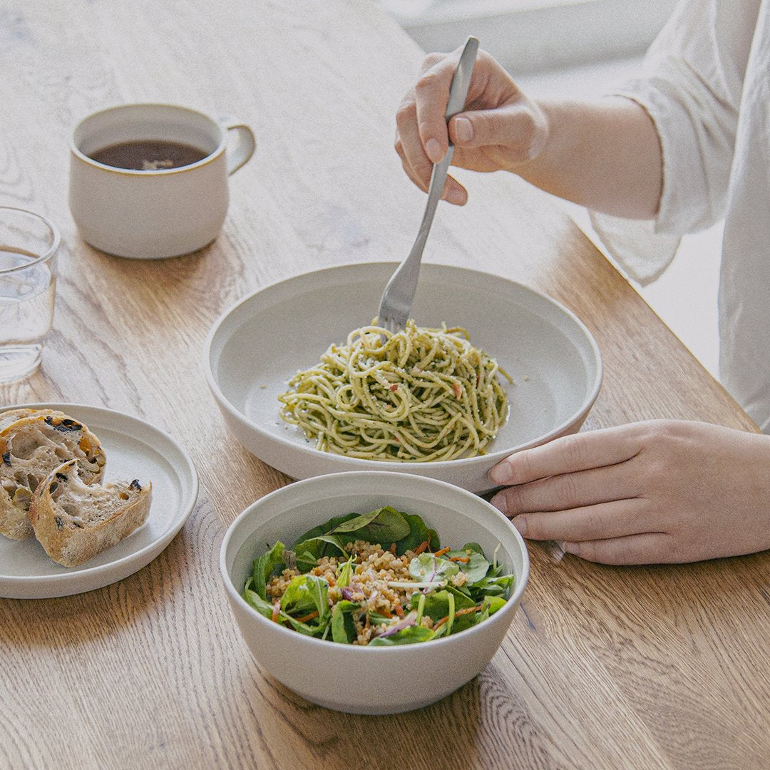 KINTO FOG Porcelain Deep Plate 215 mm, FOG Porcelain Deep Plate 215 mm in Ash White or Dark Grey, Microwave and dishwasher safe, Made in Japan, 21.5 x 21.5 x 4 cm and 540 g, Ash White or Dark Grey