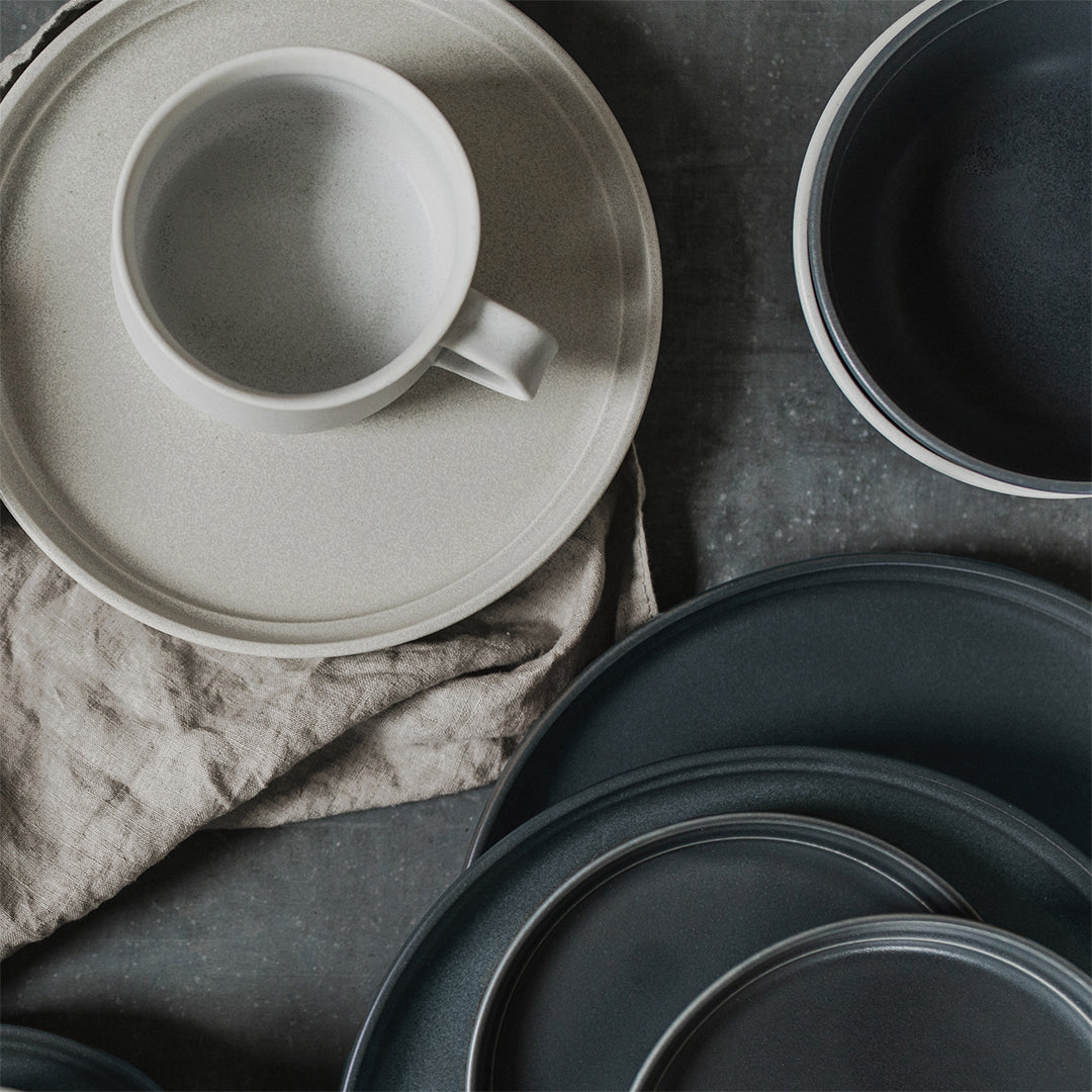KINTO FOG Porcelain Plate 250 mm, FOG Porcelain Plate 250 mm in Ash White or Dark Grey, Microwave and dishwasher safe, Made in Japan, 25 x 25 x 2 cm and 610 g, Ash White or Dark Grey