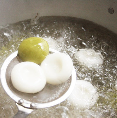 Prepared shiratama dumplings lifted from boiling water