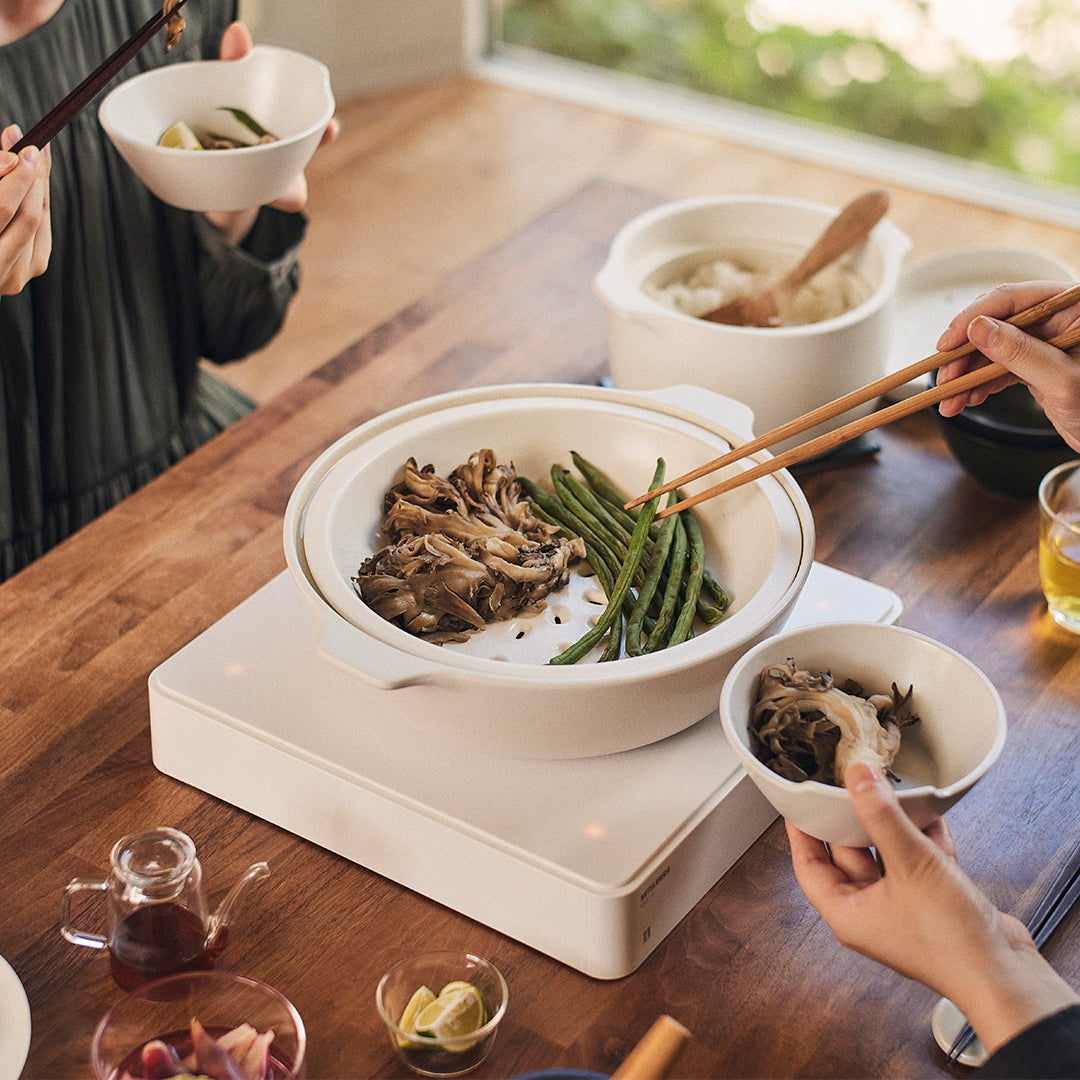 KINTO KAKOMI Porcelain Small Bowl 140 mm, KAKOMI Porcelain Small Bowl 140 mm in White or Black Holding 380 mL, Microwave and dishwasher safe, Made in Japan, 14 x 13.5 x 6 cm and 250 g, White or Black