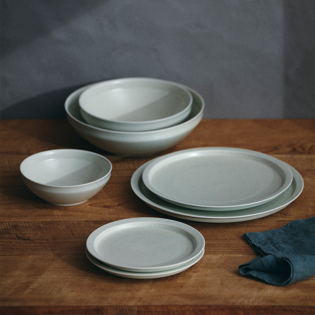 KINTO Porcelain Plate 170 mm Earth Grey, Earth Grey Porcelain Plate 170 mm for cake or a side dish, Microwave and Dishwasher Safe, Made in Japan, 17 x 17 x 2 cm and 280 g, Earth Grey