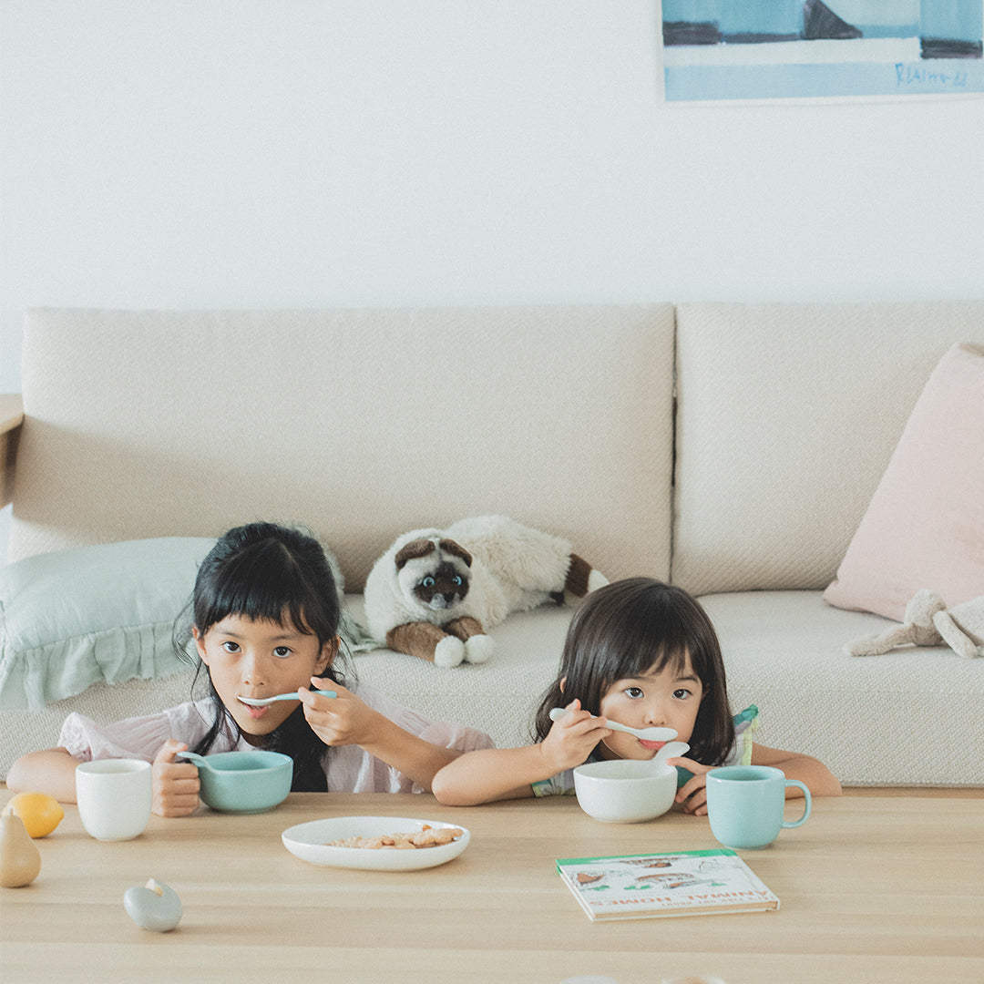 KINTO NEST Porcelain Handled Bowl 135 mm, NEST Porcelain Handled Bowl 135 mm in White or Blue-Green Holding 300 mL, Microwave and dishwasher safe, Made in Japan, 13.5 x 10.5 x 7 cm and 250 g, White or Blue-Green