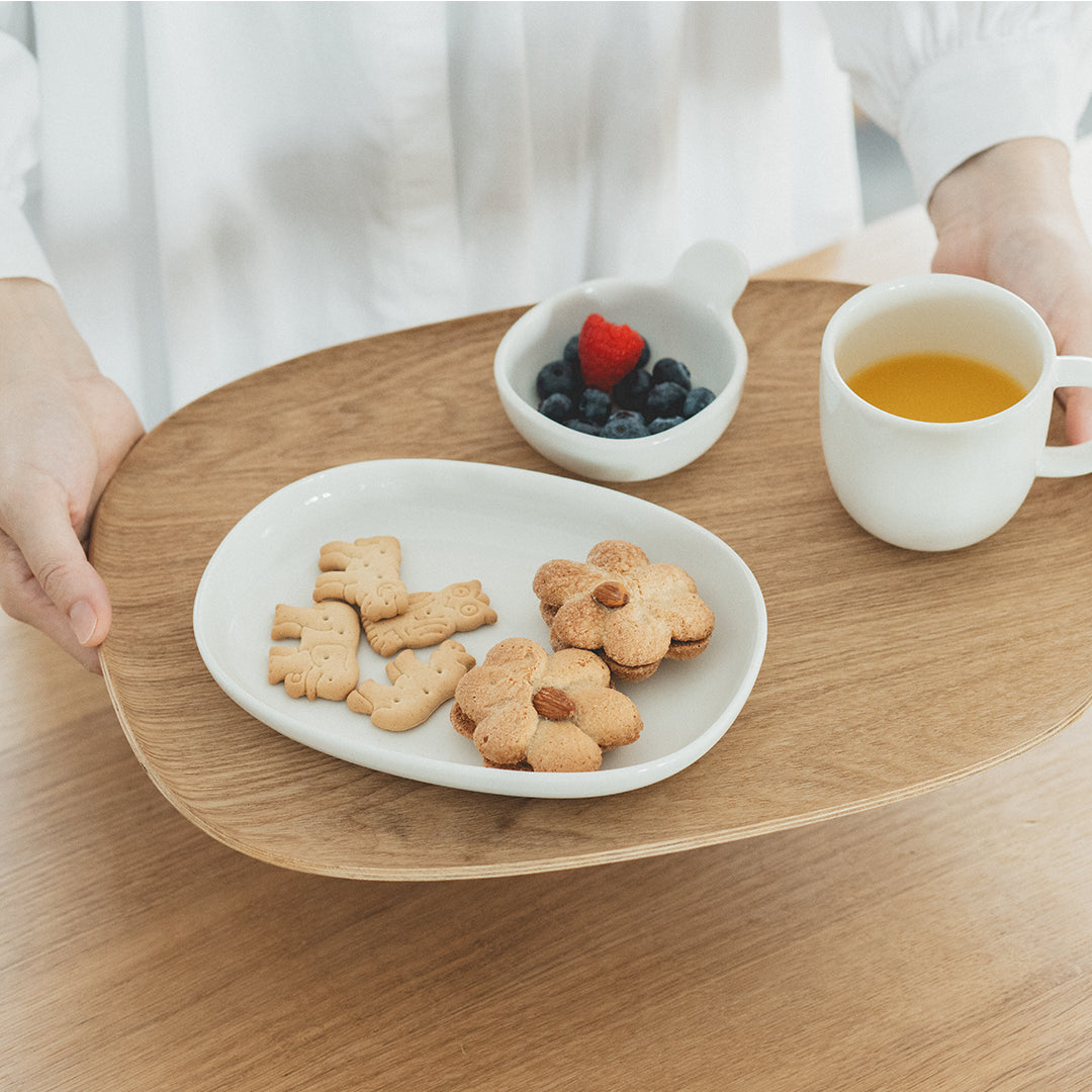 KINTO NEST Porcelain Oval Plate 195 mm, NEST Porcelain Oval Plate 195 mm in White or Blue-Green, Microwave and dishwasher safe, Made in Japan, 19.5 x 14.5 x 3 cm and 380 g, White or Blue-Green