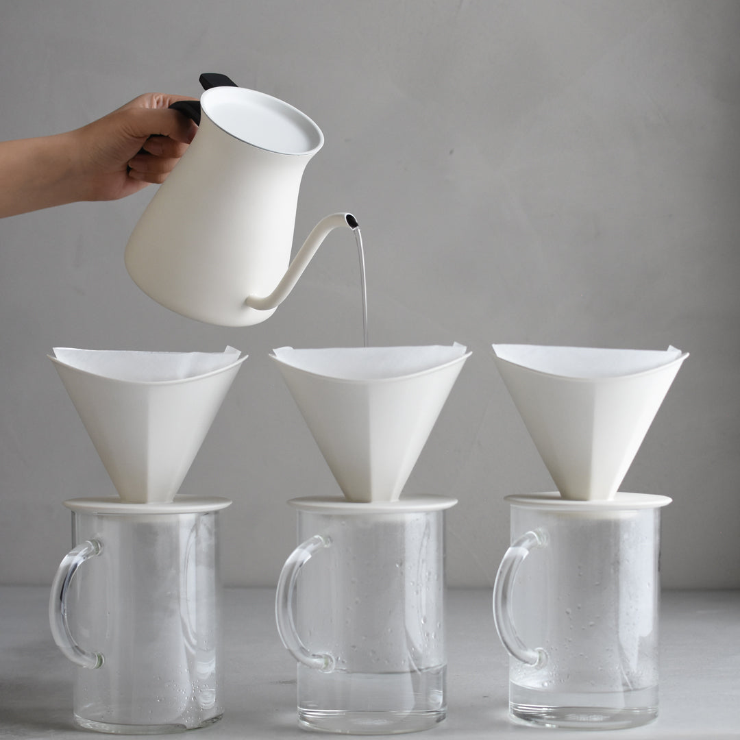 KINTO Pour-Over Kettle, Pour-Over Kettle 900 mL in White for Pour-Over Coffee, Gooseneck Spout, Direct Flame Not Induction, Dishwasher Safe, Made in China, 22.5 x 11.6 x 13.5 cm and 430 g, White