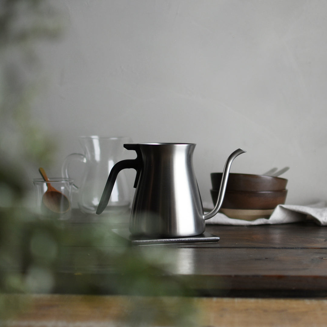 KINTO Pour-Over Kettle, Pour-Over Kettle 900 mL in Stainless for Pour-Over Coffee, Gooseneck Spout, Direct Flame Not Induction, Dishwasher Safe, Made in China, 22.5 x 11.6 x 13.5 cm and 430 g, Stainless