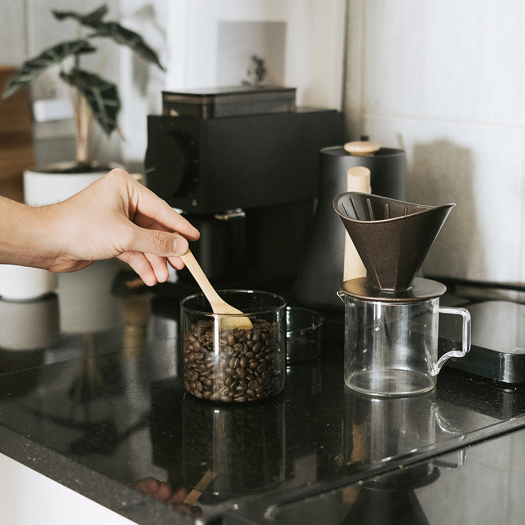 KINTO SCHALE Glass Case 100 x 85 mm Smoke, Smoke Heat-Resistant Glass Case 100 x 85 mm Holding 500 mL for Coffee Beans, Tea or Snacks, Microwave and Dishwasher Safe, Made in China, 10 x 10 x 8.5 cm and 220 g, Smoke