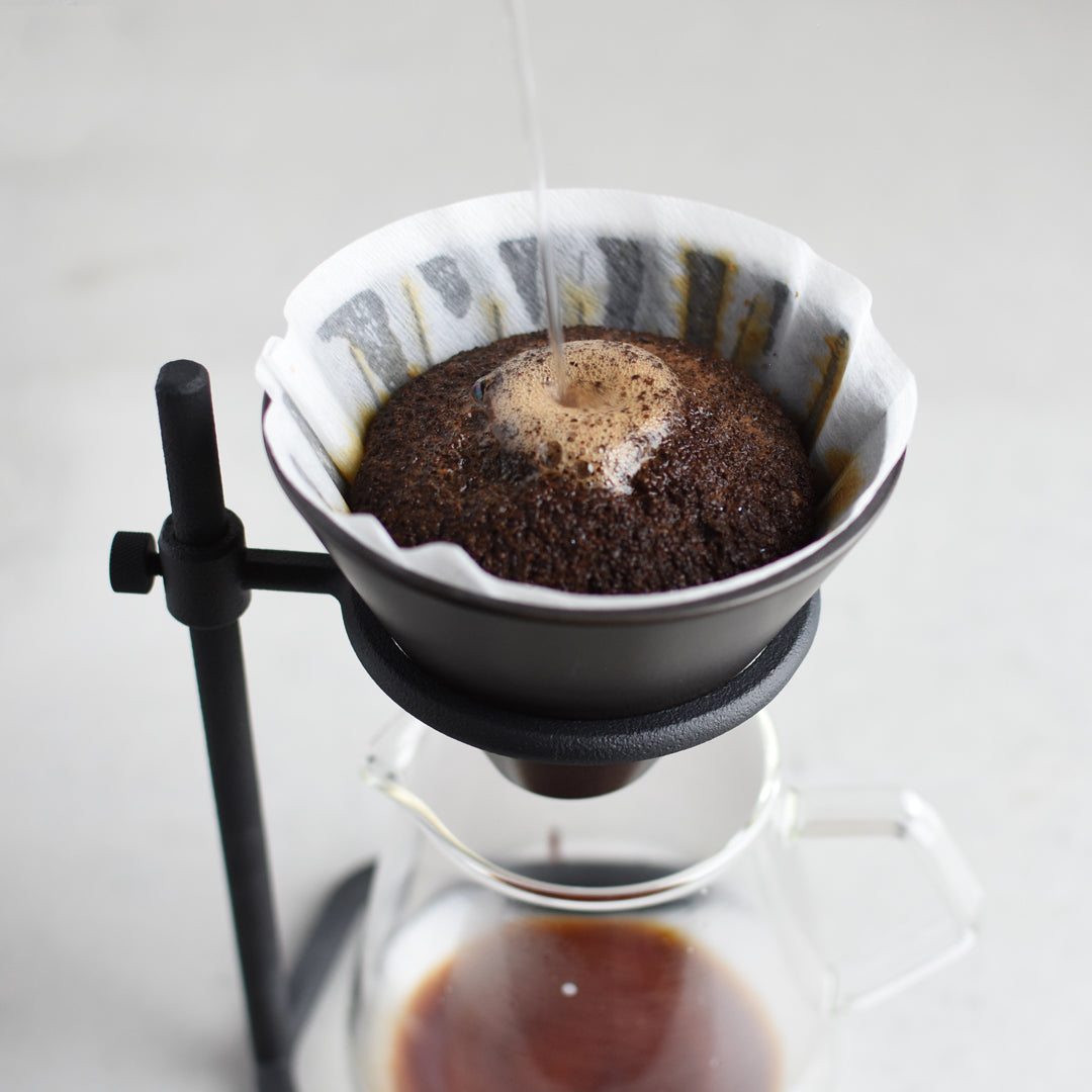 KINTO Black Porcelain Coffee Dripper for 2 Cups, Black Porcelain Coffee Dripper for 2 Cups, Glazed Ceramic That Is Dishwasher Safe, Each Piece Has a Slightly Different Finish, Made in Japan, 10 x 10 x 7 cm and 150 g, Black