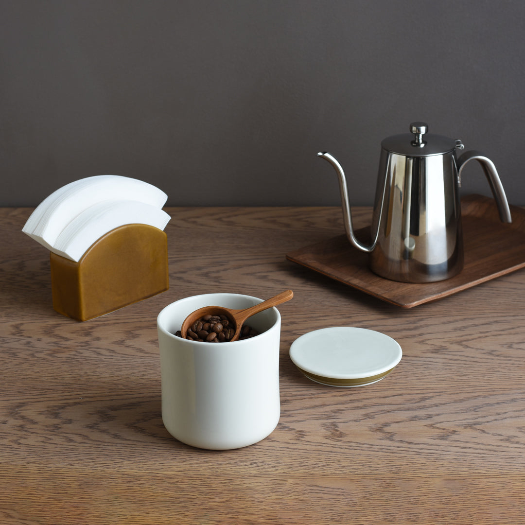 KINTO SCS Porcelain Coffee Canister 110 mm, SCS Porcelain Coffee Canister 110 mm in White or Brown Holding 600 mL, Microwave and dishwasher safe, Made in Japan, 11 x 11 x 11.5 cm and 720 g, White or Brown