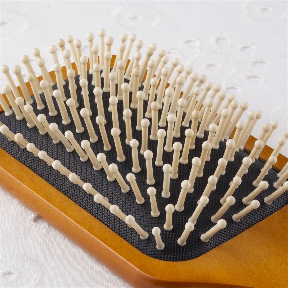 KAI Himetsubaki Wooden Paddle Hairbrush with Cleaning Brush Set, Natural Wood Pins and Handle with Natural Rubber Cushion, 240 mm, 113 g