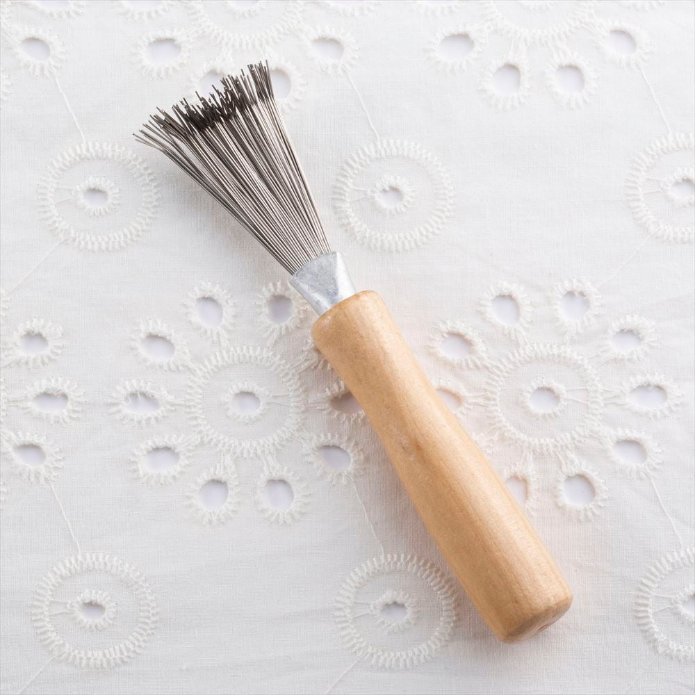 KAI Himetsubaki Wooden Paddle Hairbrush with Cleaning Brush Set, Natural Wood Pins and Handle with Natural Rubber Cushion, 240 mm, 113 g