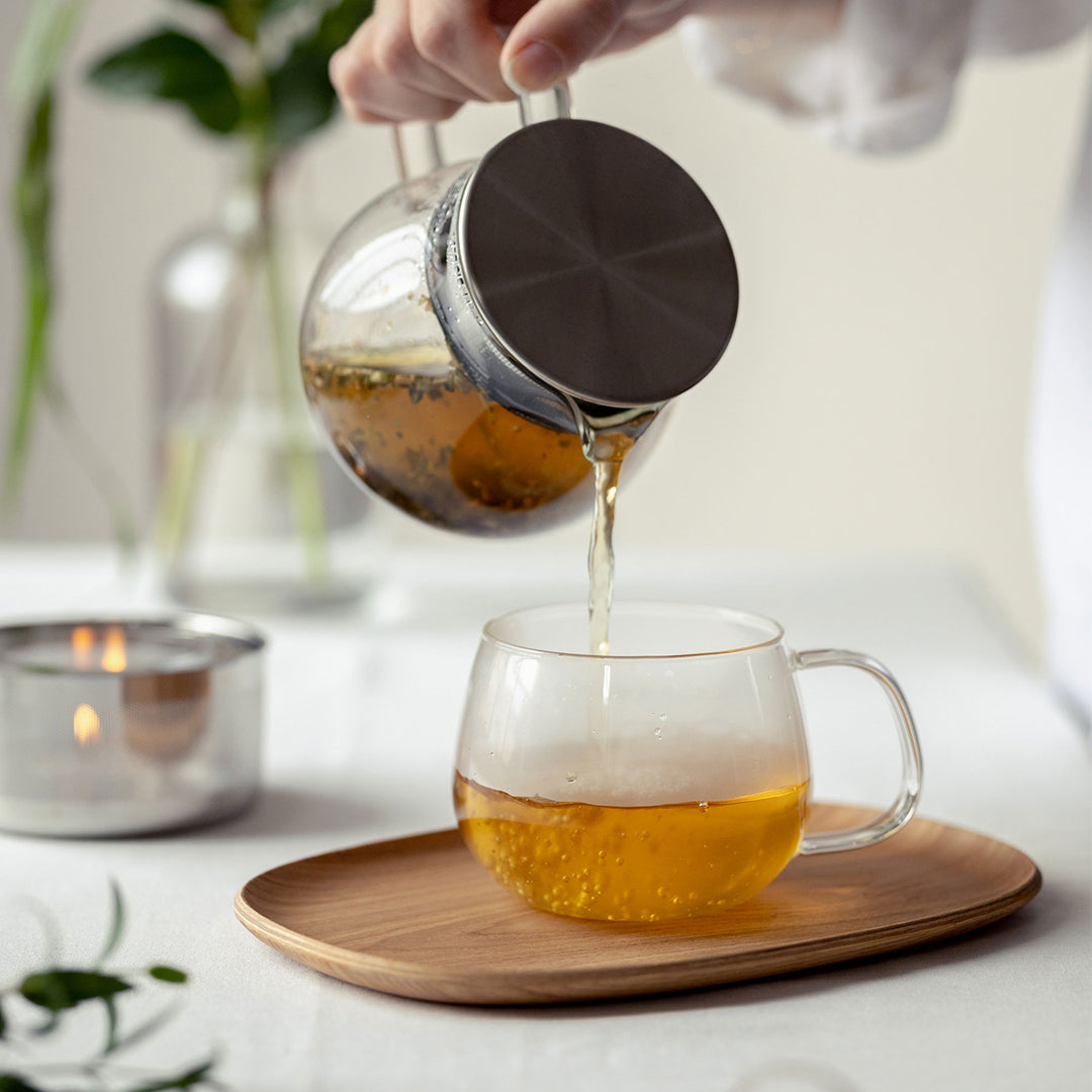 KINTO UNITEA Glass Cup and Willow Tray 210 mm, UNITEA Glass Cup and Willow Tray 210 mm, Willow Wood With a Non-Slip Finish, Wipe Clean and Do Not Soak, Not Dishwasher Safe, Made in China, 21 x 14.5 x 8.2 cm and 195 g, Willow